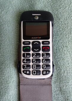 Predám seniorský mobil ALIGATOR A430 s púzdrom. - 10