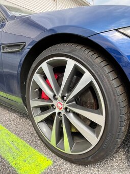 Originál 19 ky Jaguar XE S disky so zimnými pneu Pirelli. - 10