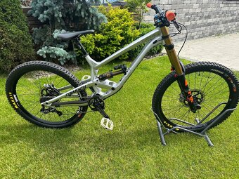 DH Commencal Furious - 10