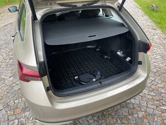 Škoda Octavia Combi 1.5 TSI m-HEV DSG Automat 7st. 110kw - 10