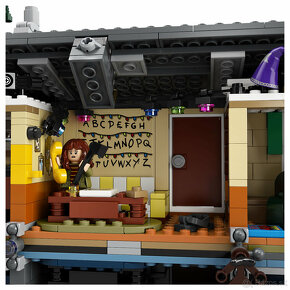 LEGO Stranger Things 75810 - 10