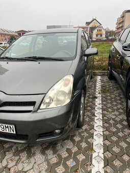 Toyota Corolla Verso 2.0 D-4D (7 miest) - 10
