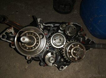 Rozpredám motor cagiva125 +niake dieli - 10