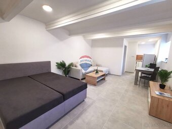 Na prenájom zrekonštruovaný 1,5 izbový byt, 40m2, ul. Šoltés - 10
