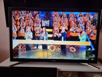 Predám SMART LED TV SAMSUNG UE32F4500AW HD - 10