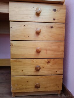 Masívny nábytok do izby - stôl, skrine, police, CD stojan - 10