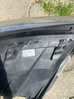 Predám originál ľavý predný svetlomet na VOLVO V70 / XC70 - 10