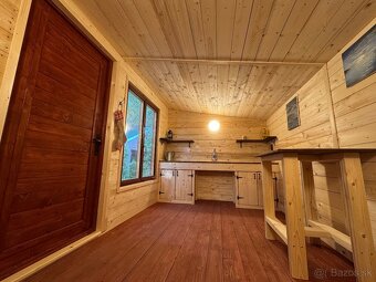 Celodrevená drevenica na kolesách - 10