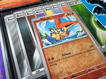 Pokemón MEGA balík (E): 100ks kariet v obaloch s EX + darček - 10