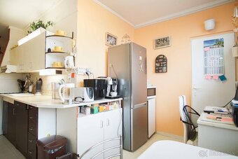 2-izbový byt prerobený na 3-izbový s balkónom blízko stanice - 10