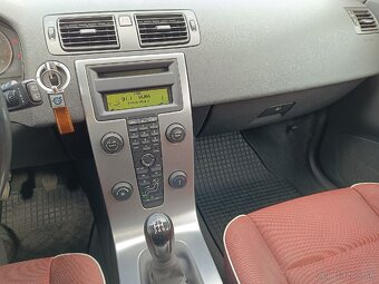 Volvo C30, 1,6 benzín,r .v. 4/2007, manual, 101 PS - 10