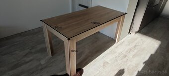 Jedalensky stol so stolickami - 10