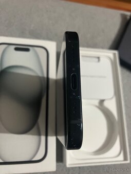 Predám Apple iPhone 15 128GB Black Známky používania - 10