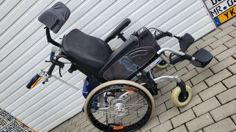 invalidny vozík 51cm s elektrickým pohonom pre asistenta - 10