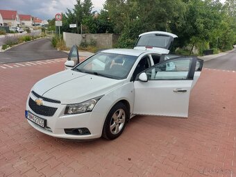 Predám Chevrolet Cruze r.v. 2011, 1.6i, 91kW, 115 xxx km - 10