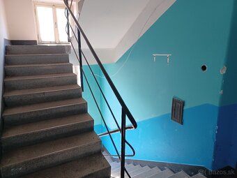 Budova s veľkým potenciálom v centre Modrého Kameňa - 10