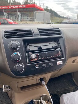 Honda Civic 7g sedan 1.6 v-tec - 10