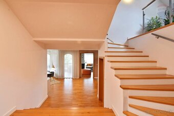 Rodinný dom 5 -izbový , 330m2 pre náročného klienta na poze - 10