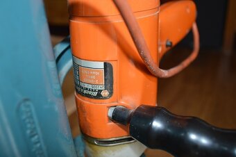 predam stojan na vrtacku spolu s vrtackou Black&Decker - 10