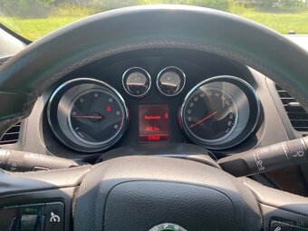 Predam Opel Insignia Sports Tourer 2.0 TDCi - 10