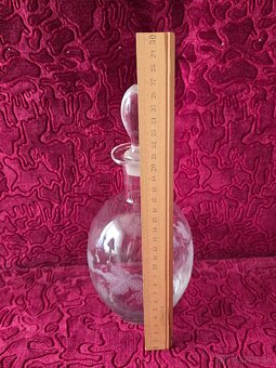 Karafa a poháriky. - 10