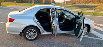 TOYOTA COROLLA 1,6L benzín - sedan - 2011 - 10