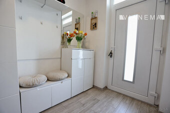 NA PREDAJ 4-izbový rodinný dom zariadený so záhradkou - 10