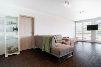 Nadštandardný dom s veľkým pozemkom - Pereš - Predaj - 10