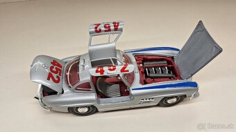 1:18 MERCEDES-BENZ 300SL No. 452 - 10