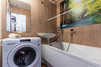3 - izbový byt s loggiou, Trieda SNP - Terasa - pôvodný stav - 10