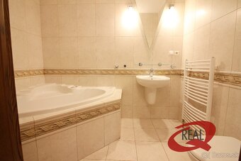 BEZ PROVÍZIE//PRIESTRANNÝ BYT S BALKÓNOM A PARKOVANÍM - 10