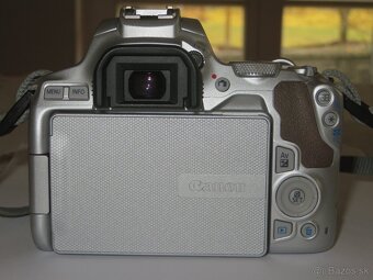 Canon EOS 250D - 10