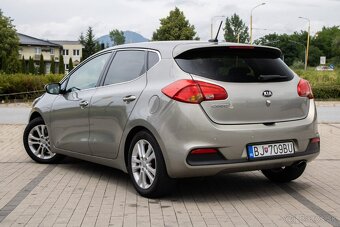 Kia Ceed 1,6 GDI FIFA EDITION - 10
