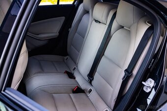 Mercedes-Benz A250 AMG Line - 10