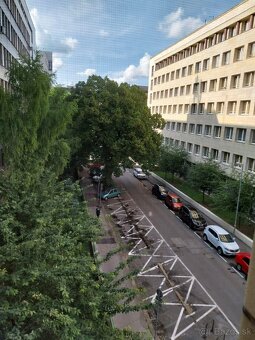 Na predaj priestranný 3 izbový byt Staré Mesto, Bratislava - 10