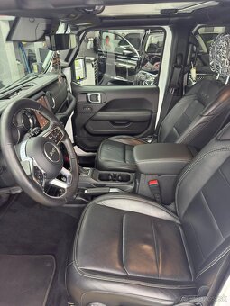 Predám Jeep Wrangler SAHARA 2.0T 4x4 DPH - 10