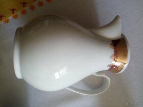 Polievkové misy, servirovaci tanier, čajník, mliečnik. - 10