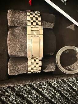 TUDOR Black Bay 41 Monochrome - 10
