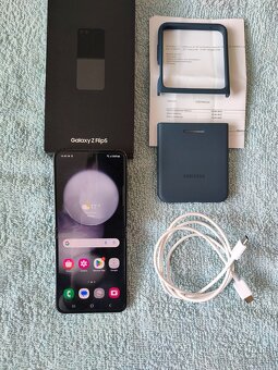 Samsung Galaxy Z Flip 5 256GB,8GB RAM - 10