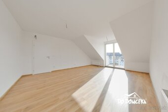 DO DOMČEKA | Jedinečný svetlý byt s panoramatickým výhľadom - 10