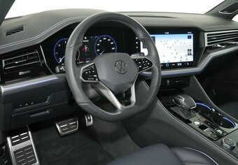 Volkswagen Touareg 3.0TDI R-Line BlackStyle 4x4 Automatic - 10