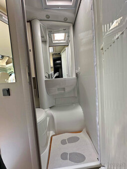 nový karavan Etrusco T 7300 SB 4-miestny - 10