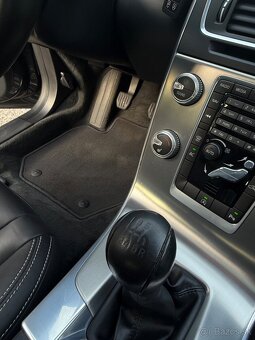 Volvo V60 2.0 D3 5válec 100kw/136PS manuál-6,Summum,Xenon - 10