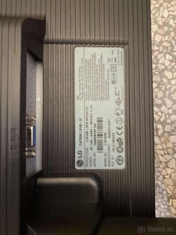 Predám tieto rôzne monitory vga dvi d - 10