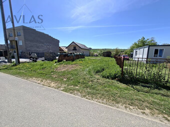 Slnečný pozemok všetky IS, 1577m2, obec Župčany - 10