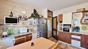 PREDAJ: 8 IZBOVÝ RODINNÝ DOM 374 M2, POZEMOK 355 M2, POPRAD - 10