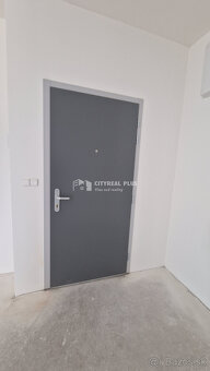 Ponúkam NA PREDAJ 4 izbový PENTHOUSE v meste Nové Zámky - 10