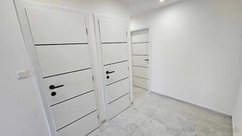 NOVOZREKONŠTRUOVANÝ 3 izb. byt ROSNÁ ul. blízko centra mesta - 10