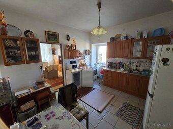 Rodinný dom s garážou a záhradou. - 10