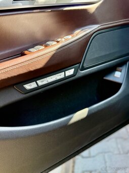 BMW Rad 7 740D Xdrive A/T - 10